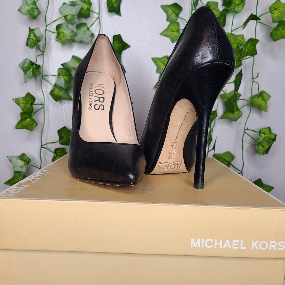 Michael Kors pumps